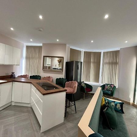 Strawberry Fields Suite By Sasco Apartments 블랙풀 외부 사진