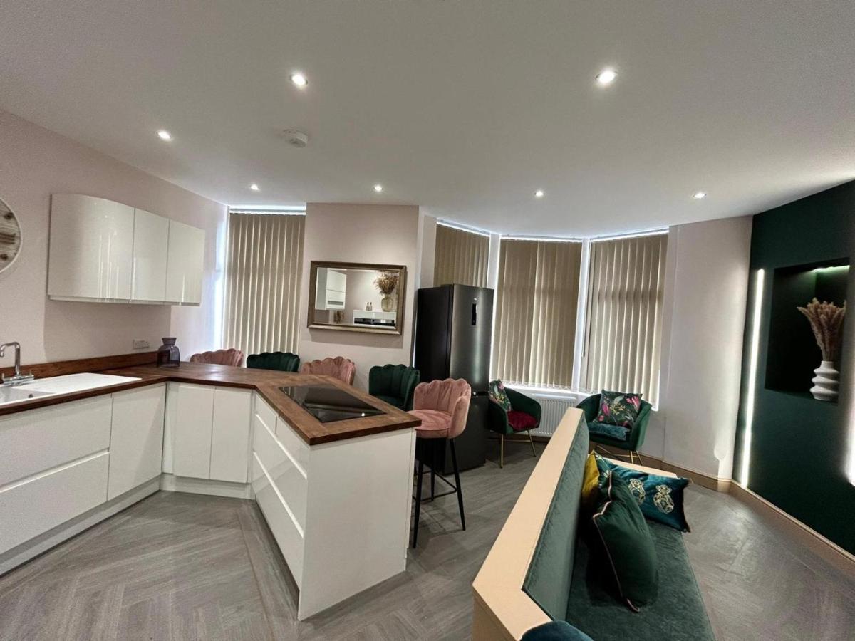 Strawberry Fields Suite By Sasco Apartments 블랙풀 외부 사진