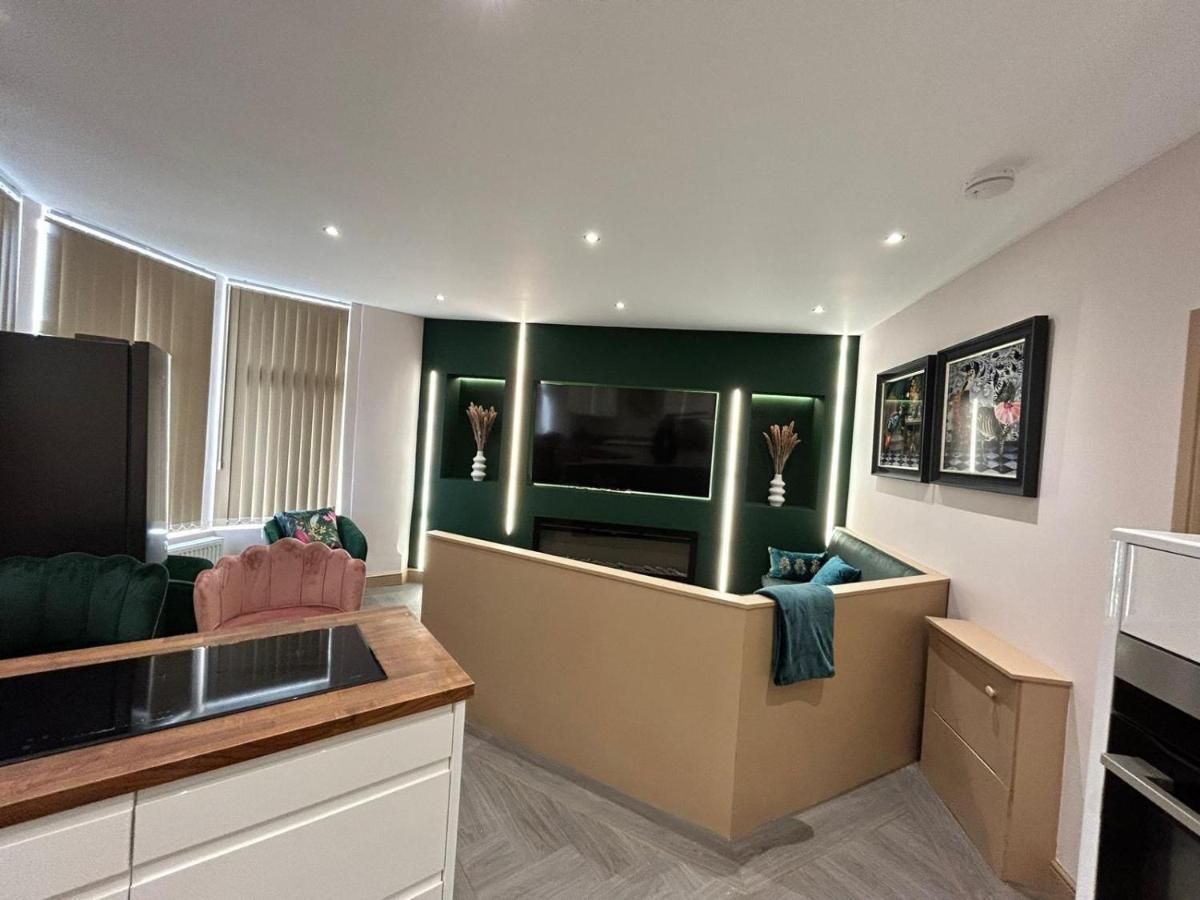 Strawberry Fields Suite By Sasco Apartments 블랙풀 외부 사진