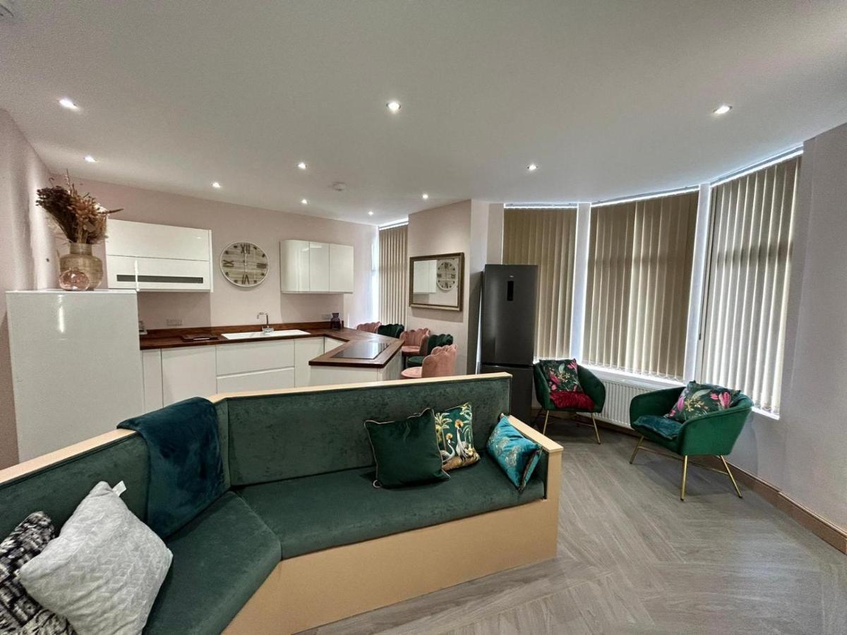 Strawberry Fields Suite By Sasco Apartments 블랙풀 외부 사진